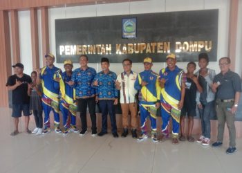 Lepas Atlet Selancar, Wabup Dompu Berharap Bawa Pulang Medali Emas