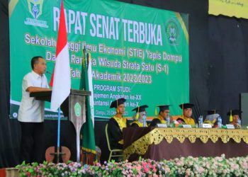 Asdum Setda Dompu Hadiri Wisuda STIE Yapis   