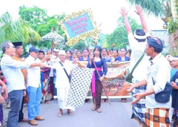 Wabup Dompu Hadiri Festival Ogoh-Ogoh