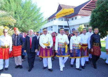 Dihadiri Pj. Gubernur NTB, Peringatan HUT Dompu ke 209 Berlangsung Meriah   