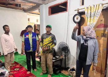 PJs. Bupati Dompu Serahkan Bantuan untuk Korban Bencana Puting Beliung