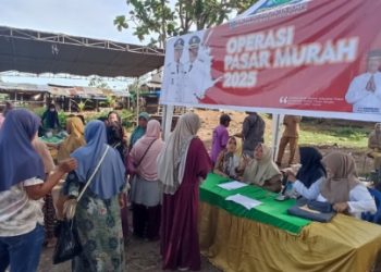Pasar Murah Disperindag Dompu di Desa Mangge Asi Diserbu Warga
