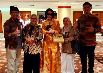 Muna Pa’a Memukau Jakarta, Tenun Khas Dompu Bersinar di Indonesia Fashion Week 2025