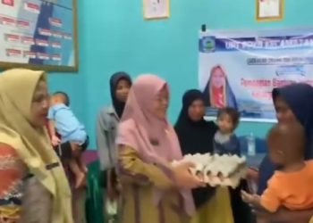 ‎DPPKB Dompu Distribusikan Bantuan Nutrisi untuk Keluarga Risiko Stunting di Desa Karamabura  ‎