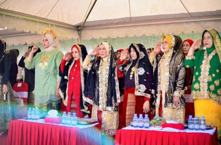 Ketua TP PKK dan Ketua GOW Tampil Bersama di Puncak Hari Jadi Dompu ke-211   